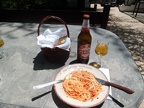 Lecker Essen und ein landestypisches Bier runden den Urlaub ab.